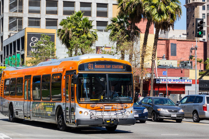 Police chase hijacked bus in Los Angeles with hostages on board