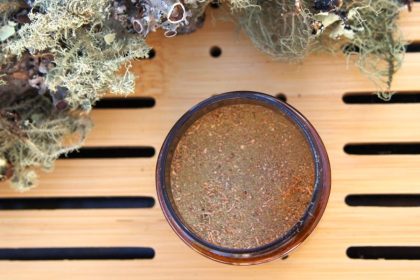 Making Usnea Powder for Your Wilderness First Aid Kit