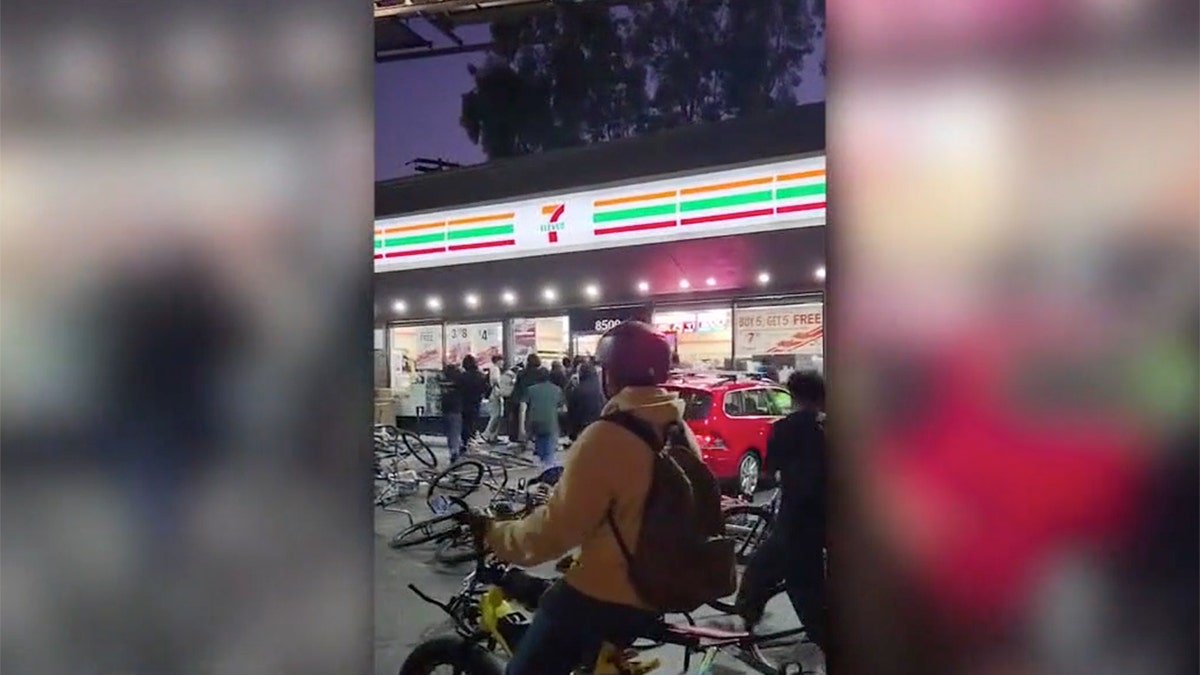 7-11 flash mob surveillance