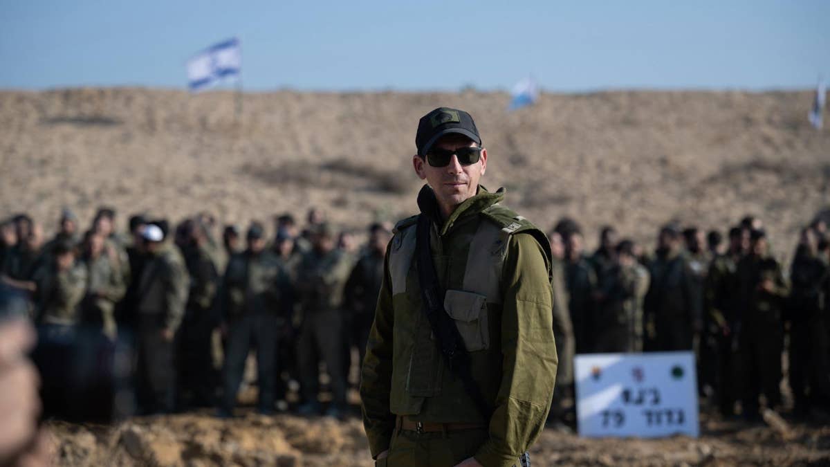 IDF Col. Amir Ofri with troops by the Nitzarim Corridor that splits Gaza in half. (Photo: IDF Spokesman's Unit.)