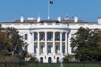 Woman arrested for attempting to climb fence outside White House