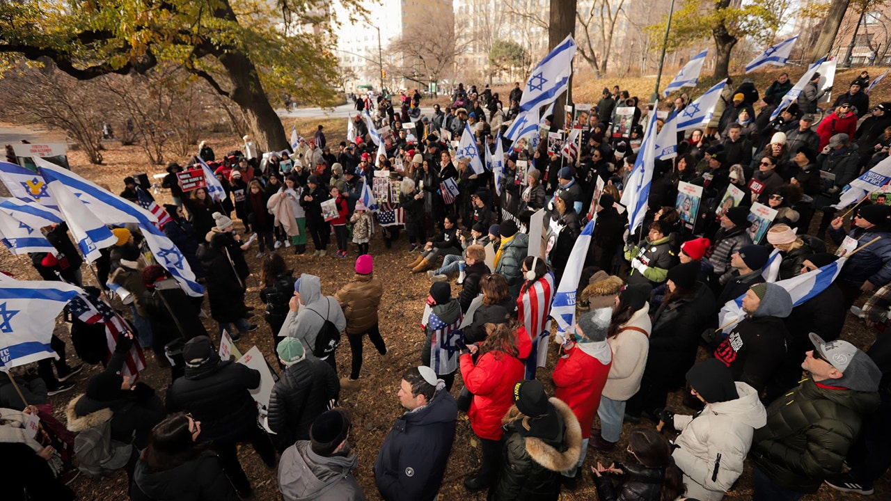 Israeli hostages’ families hold Central Park rally, call on Biden, Trump to bring loved ones home