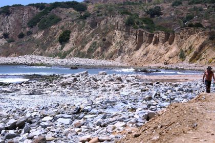 Police investigating after hiker finds badly decomposed body hundred of yards down California cliffside