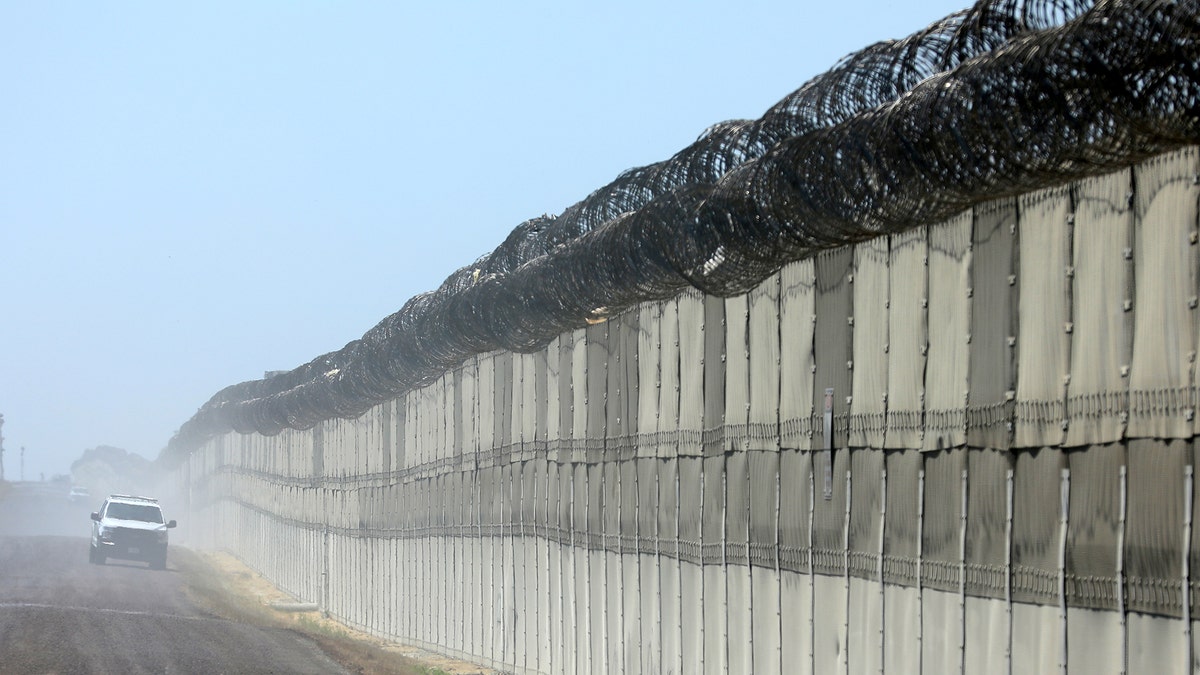 A U.S. Customs and Border Patrol officer patrols along the secondary fence between the U.S. and Mexico in San Diego, California, U.S. April 21, 2017. REUTERS/Mike Blake - RC16BB3F7DE0