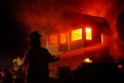 Los Angeles wildfires: Authorities battling looters on top of blazes