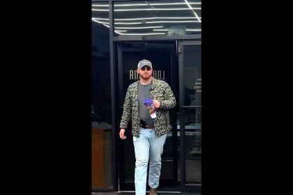Don’t be this guy in a 🔫 store!