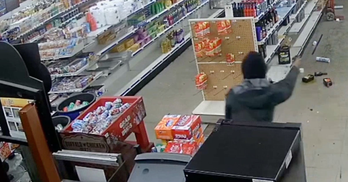 Memphis Robbery Suspect Wielding Two Guns Opens Fire After Brother Tries to Defend, Injuring Teen