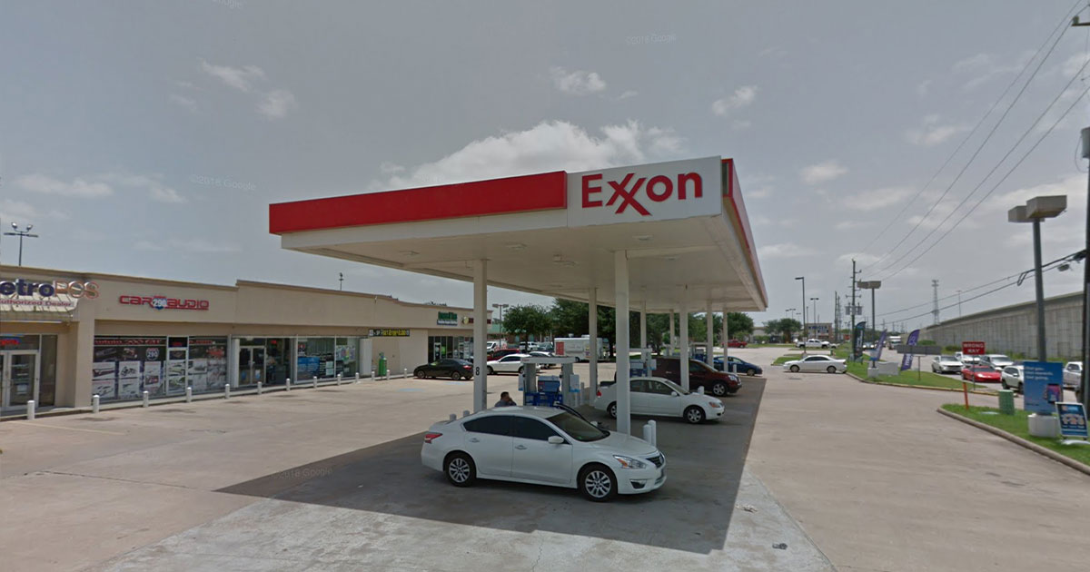 Texas Concealed Carrier Complies Until He Sees Opportunity to Defend Himself Against Armed Robber