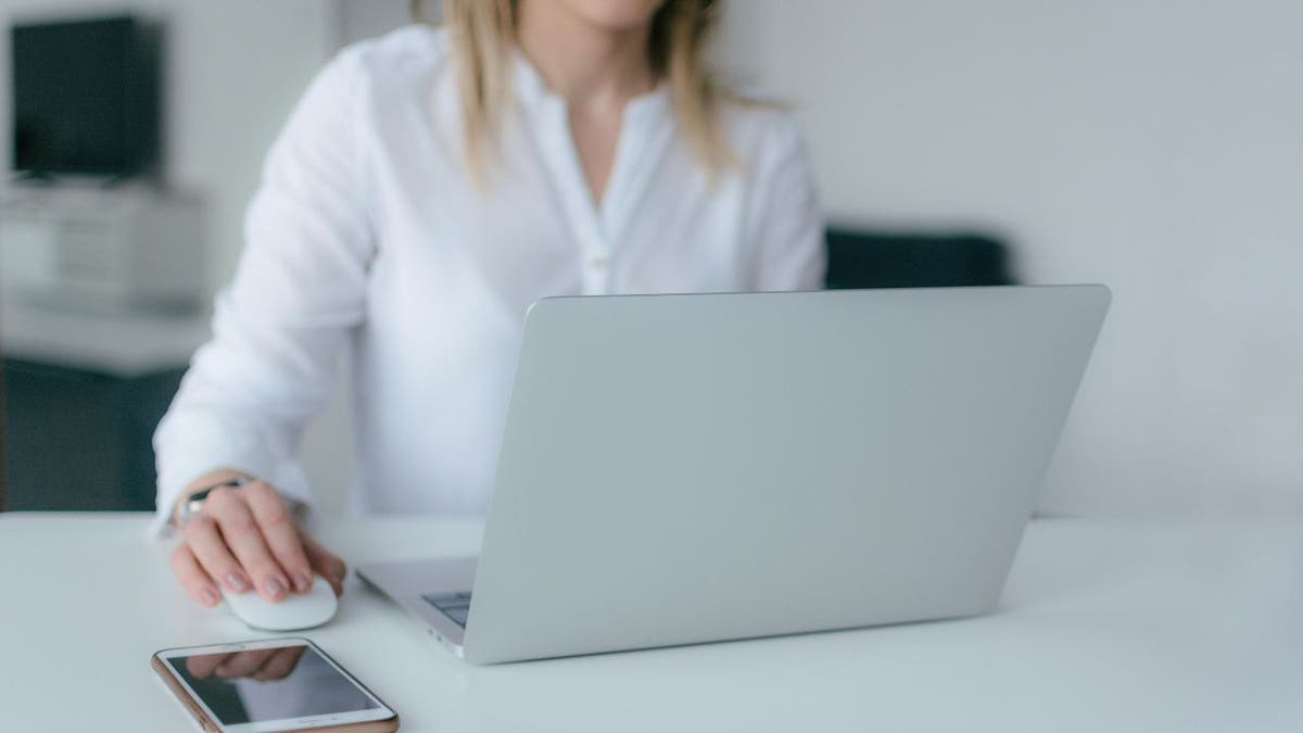 woman works on laptop