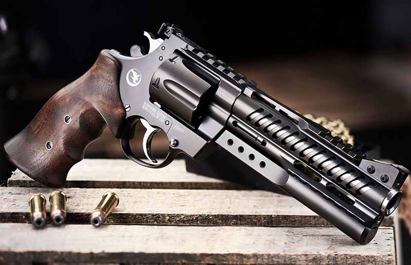 Best .44 Magnum Revolvers: A Buyer’s Guide