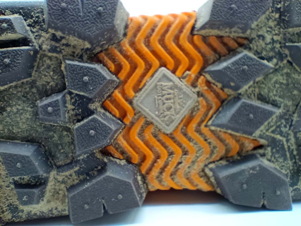 A harder rubber plate in the middle of the sole, in combination with a fiberglass shank, give the boot plenty of toe and foot support.