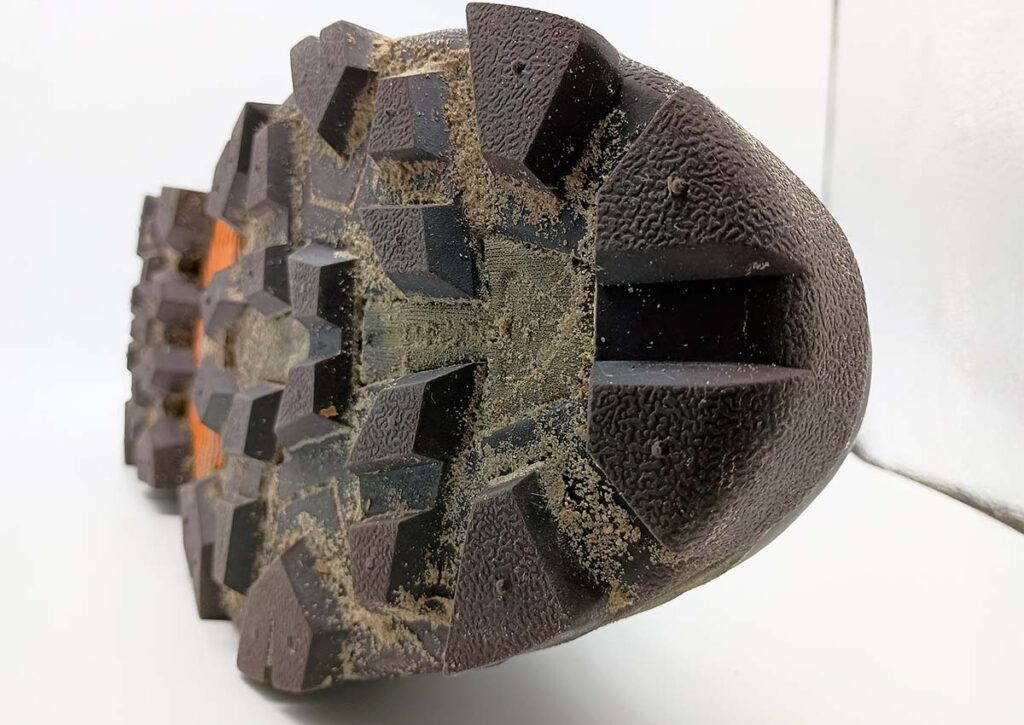 An aggressive tread helps the Alpha Pursuit keep your footing.