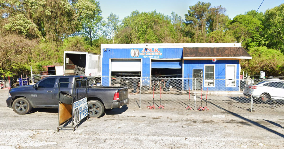 Employee Fatally Shoots Tire Shop Owner Before Owner’s Son Defends Himself and Stops the Threat