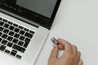 Hackers using malware to steal data from USB flash drives