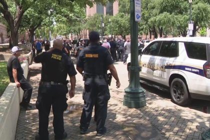 Texas constable deputy shot in Houston outside Family Law Center, suspect wounded