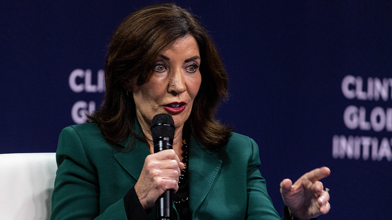 Gov. Hochul, New York lawmakers agree on criminal charge for wearing mask while committing crime