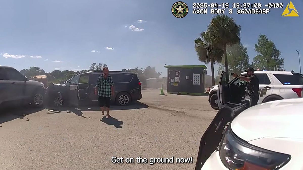 Richard Christopher Smith just before his arrest while confronting Florida deputies.