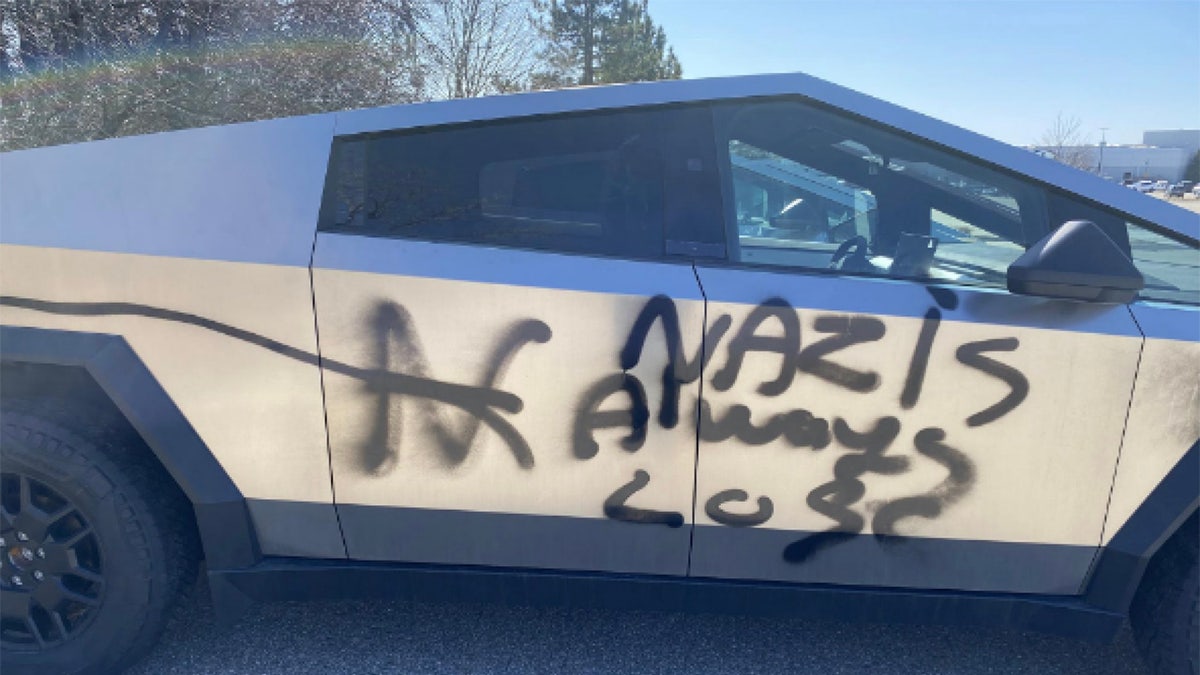 cybertruck-spray-paint-michigan