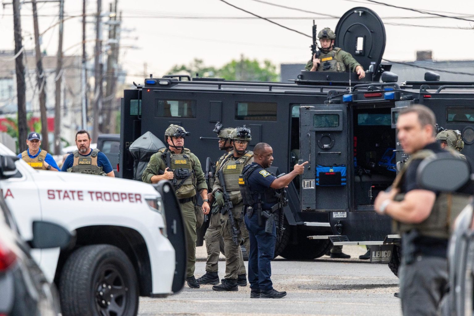 Search continues for four-time killer, serial escapee after New Orleans jailbreak