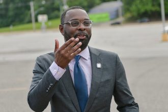 Blue city mayor nearly kidnapped before claiming city is getting safer: police