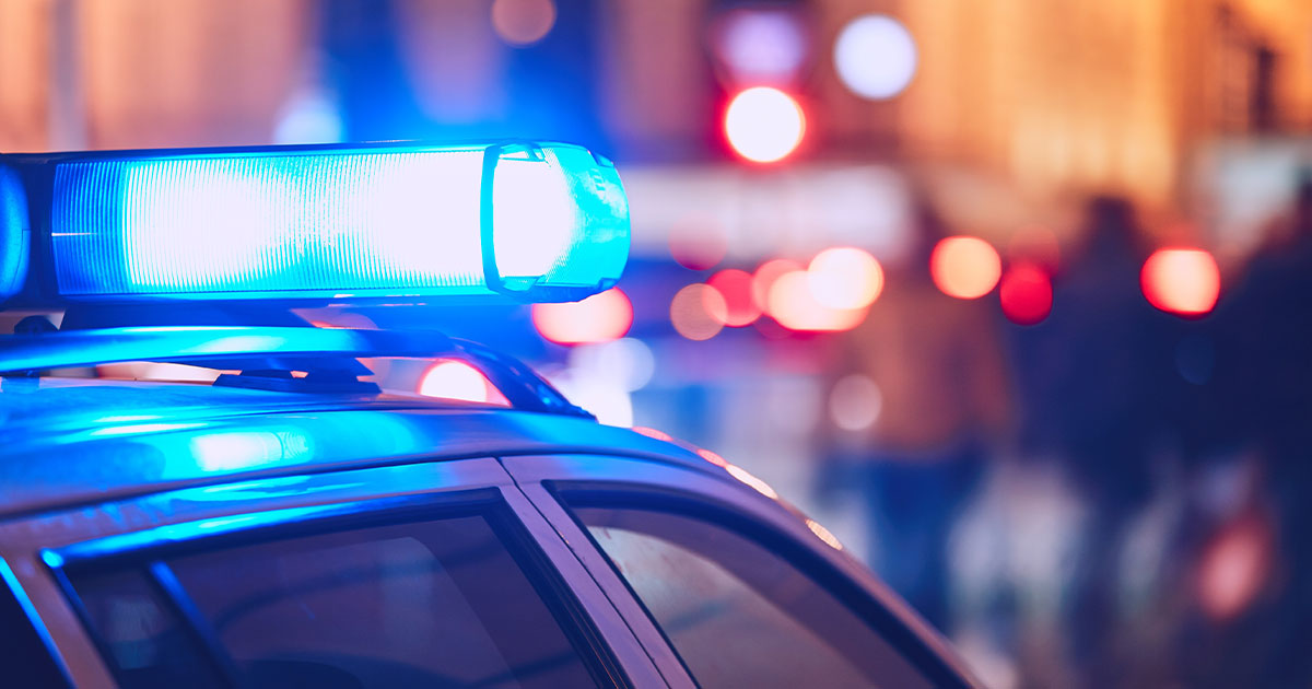 Armed Citizen Fires at Robbers After Woman Pistol-Whipped & Robbed in Chicago, Suspects Flee Unharmed