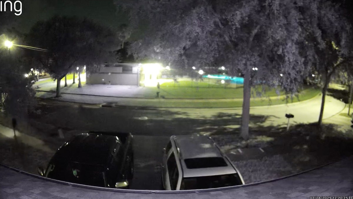 Florida minors seen running down street