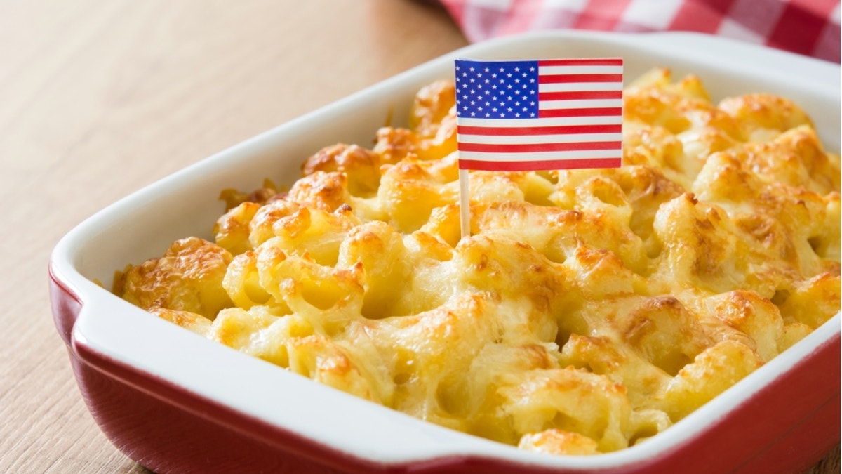 Mac and cheese with US flag in it