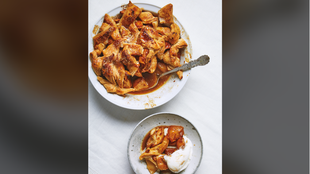 Apple Pandowdy in bowl