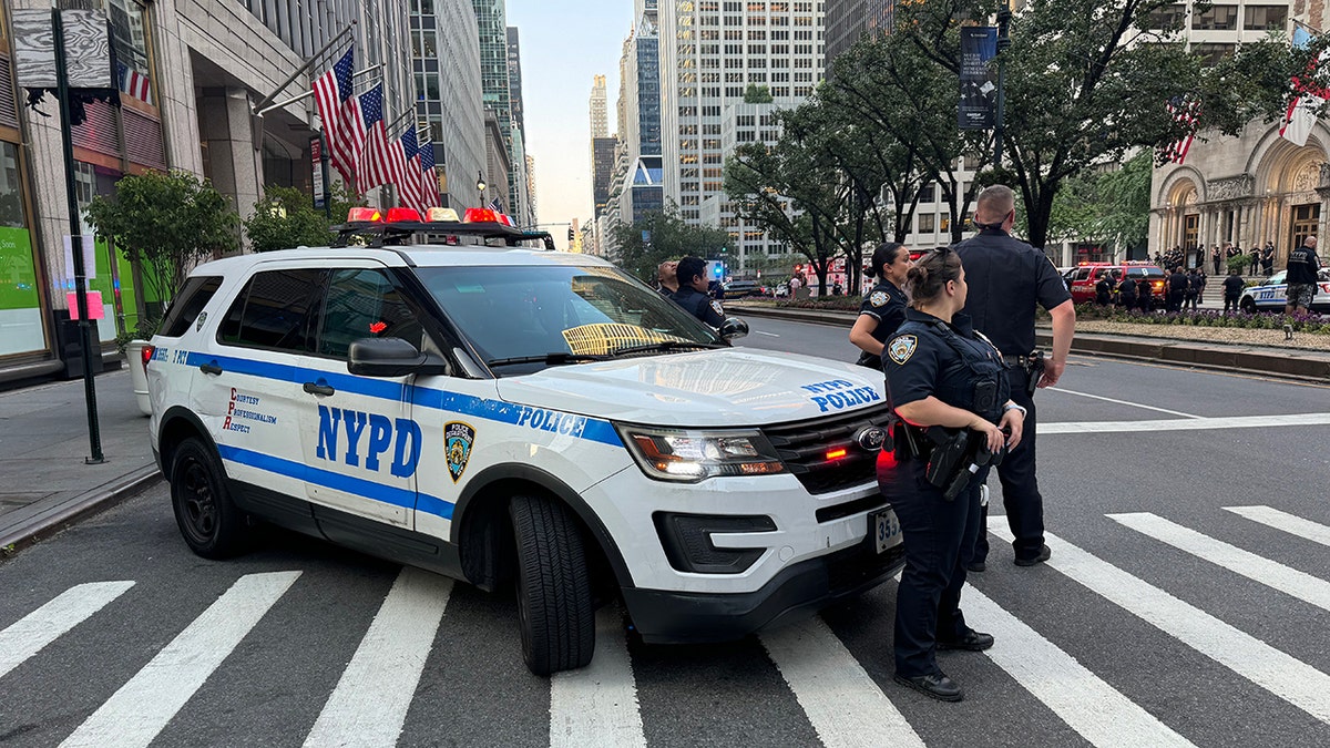 NYPD responds to active shooter reports in midtown Manhattan building