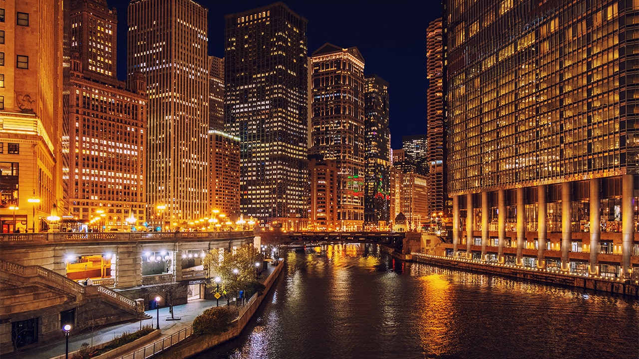 Armed robbers target bar hoppers in ritzy blue city neighborhood: ‘Held the gun to my head’