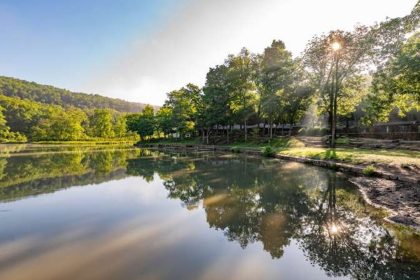 Family vacation hotspot on edge after parents randomly murdered in front of their kids