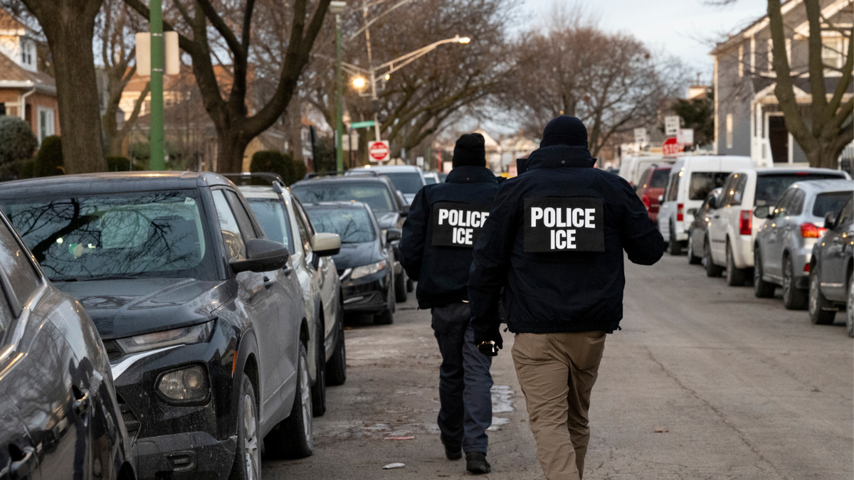 ICE agents in Chicago