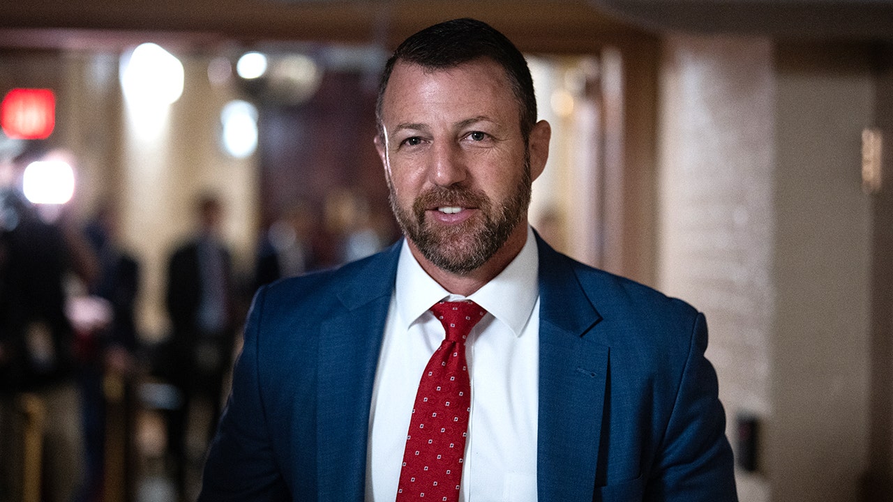GOP Sen. Markwayne Mullin, former MMA fighter, skips seat belts in DC over carjacking fears
