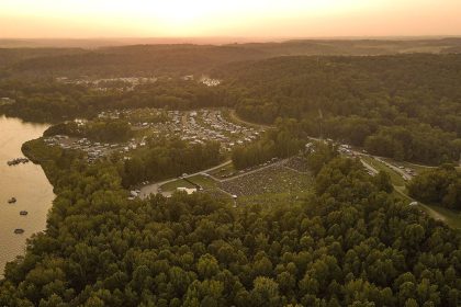 Ohio mother crashes golf cart into lake, resulting in grim underwater discoveries