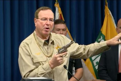 Florida sheriff shows off K chain snatched from alleged drug dealer implicated in overdose death