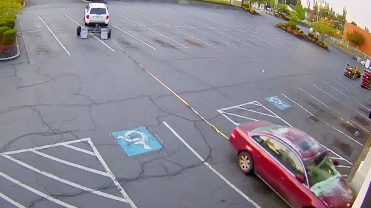 Botched DIY tow results in runaway car crash in Washington