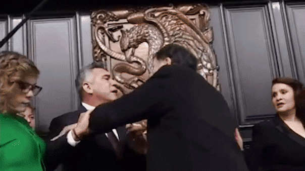 Mexican senators brawl on camera following debate over US targeting cartels