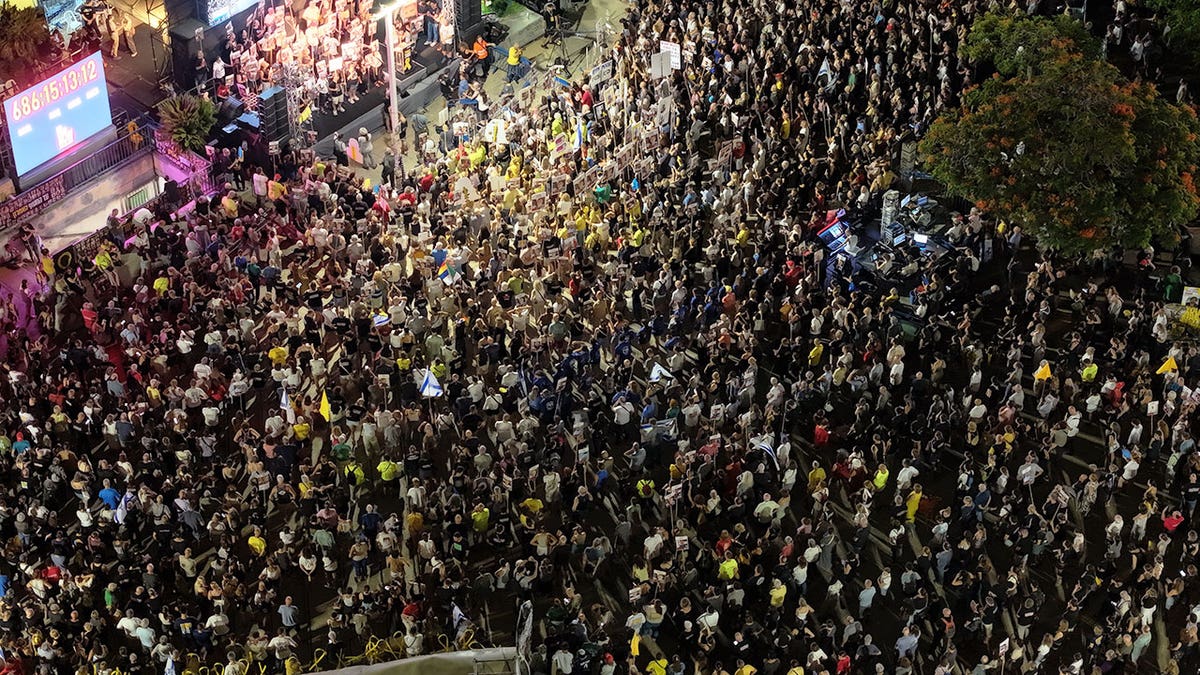 thousands protest in Hostage Square