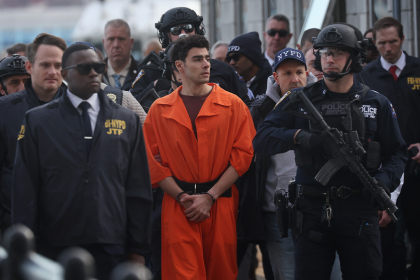 Luigi Mangione moves to dismiss death penalty, federal case citing Bondi comments