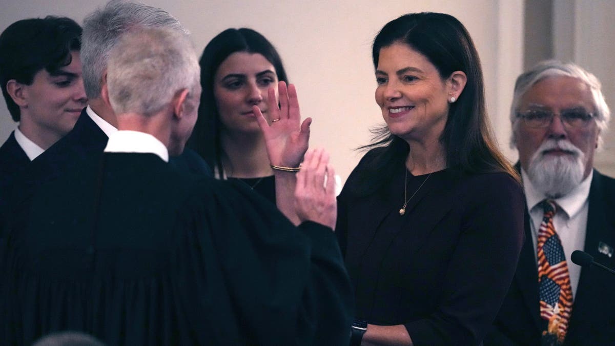 Kelly Ayotte is sworn in as New Hampshire governor
