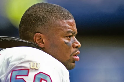 Former NFL player Micheal Barrow arrested after chaotic family altercation at Florida airport