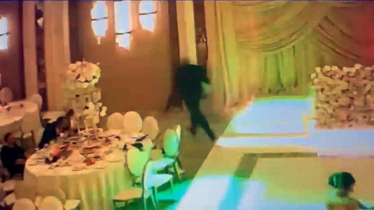 Wedding crasher flees with gifts