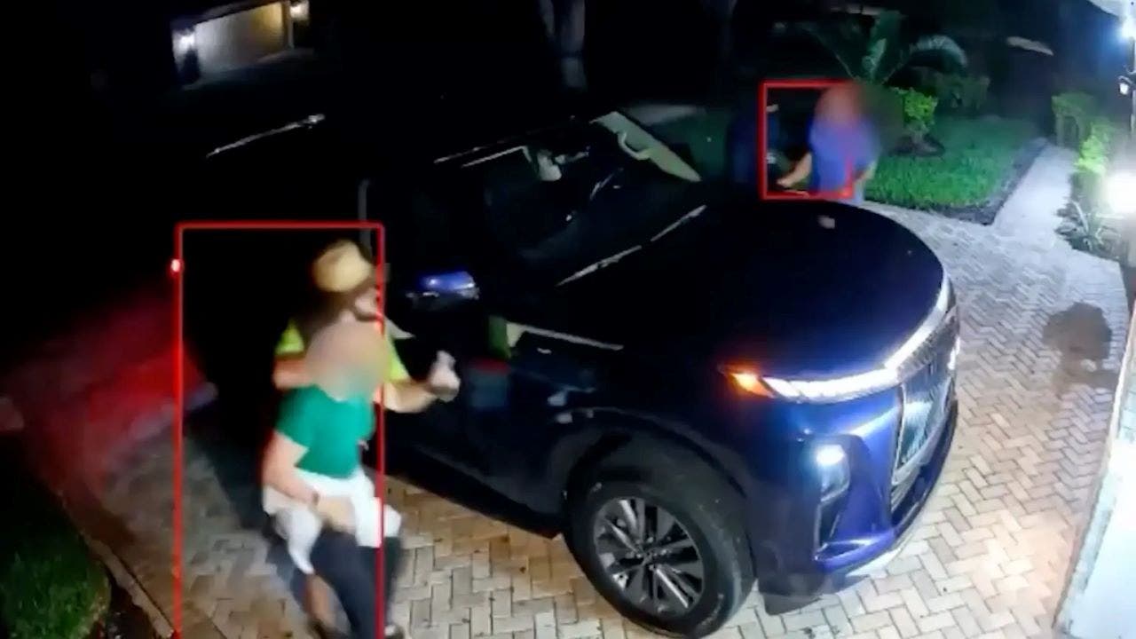 Florida thieves ambush couple at gunpoint after tracking them with AirTag, police say