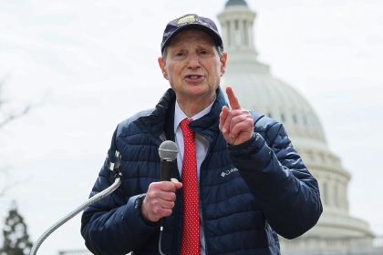 Oregon Sen. Ron Wyden reacts to FBI probe involving Trail Blazers coach Chauncey Billups: ‘Very sad day’