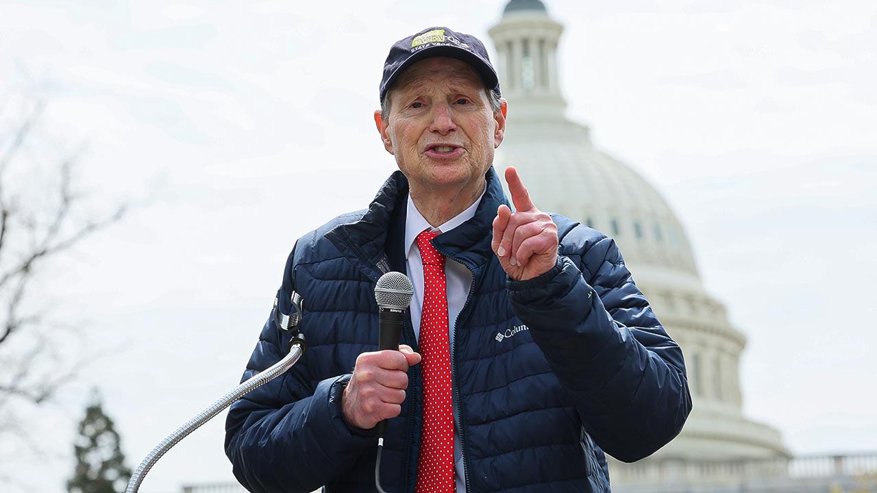 Oregon Sen. Ron Wyden reacts to FBI probe involving Trail Blazers coach Chauncey Billups: ‘Very sad day’