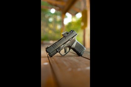 Hellcat .380 vs Kimber 9mm, which would you pick? 🤔