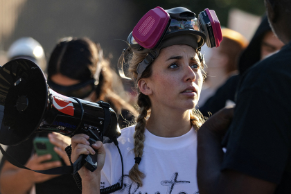 ‘Gen Z’ Dem candidate charged with interfering with ICE posted video of herself in mob blocking unmarked SUV