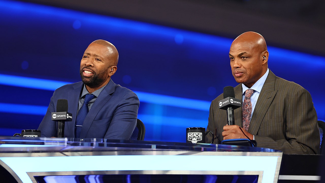 Charles Barkley, Kenny Smith clash over FBI gambling probe allegedly involving NBA figures: ‘That’s stupidity’