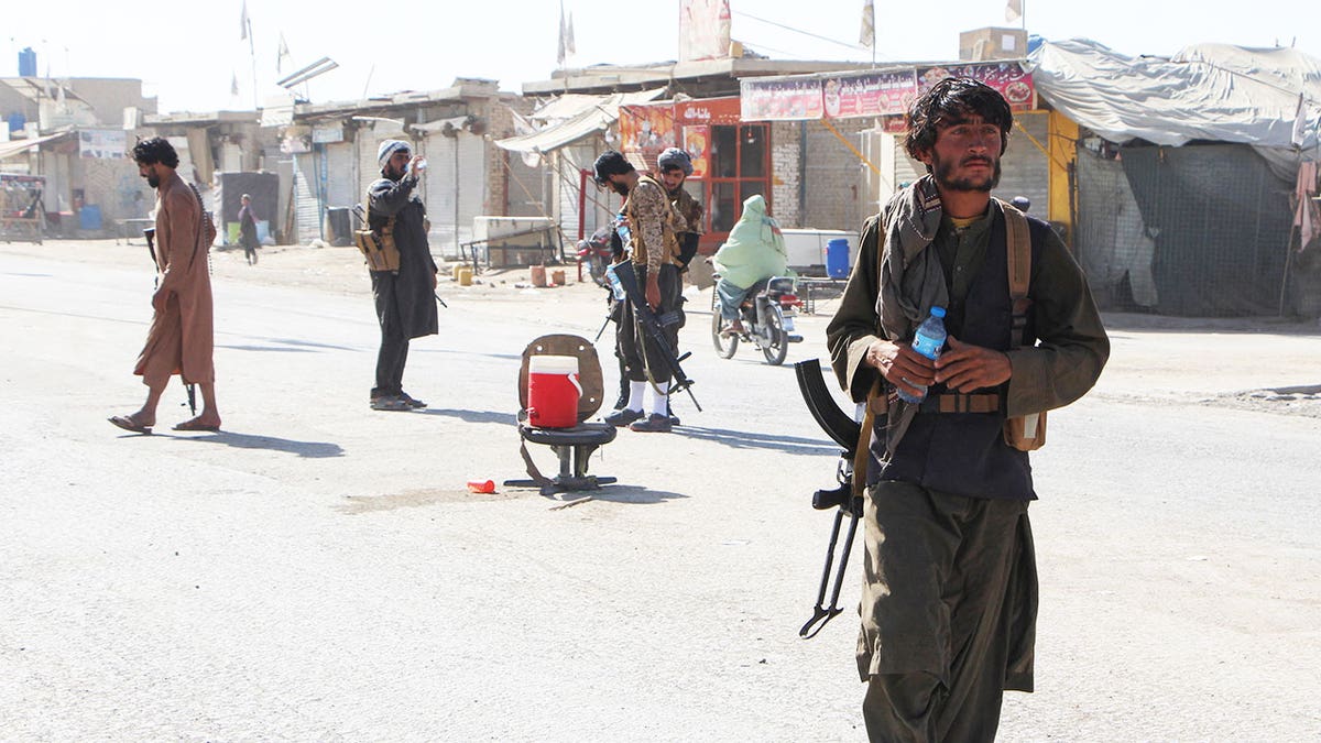 Taliban fighter amid clashes with Pakistan