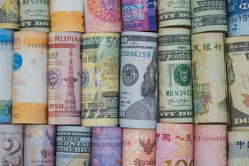 Investors Bail On The U.S. Dollar As Debt Approaches  Trillion